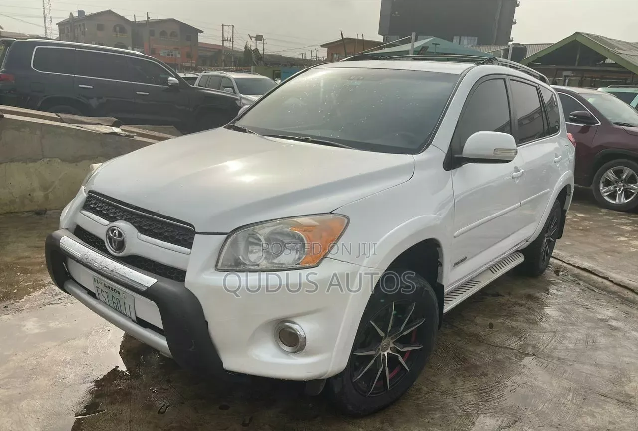Toyota RAV4 2010 White