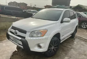 Toyota RAV4 2010 White
