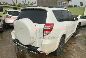 Toyota RAV4 2010 White