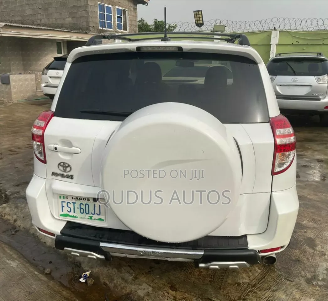 Toyota RAV4 2010 White