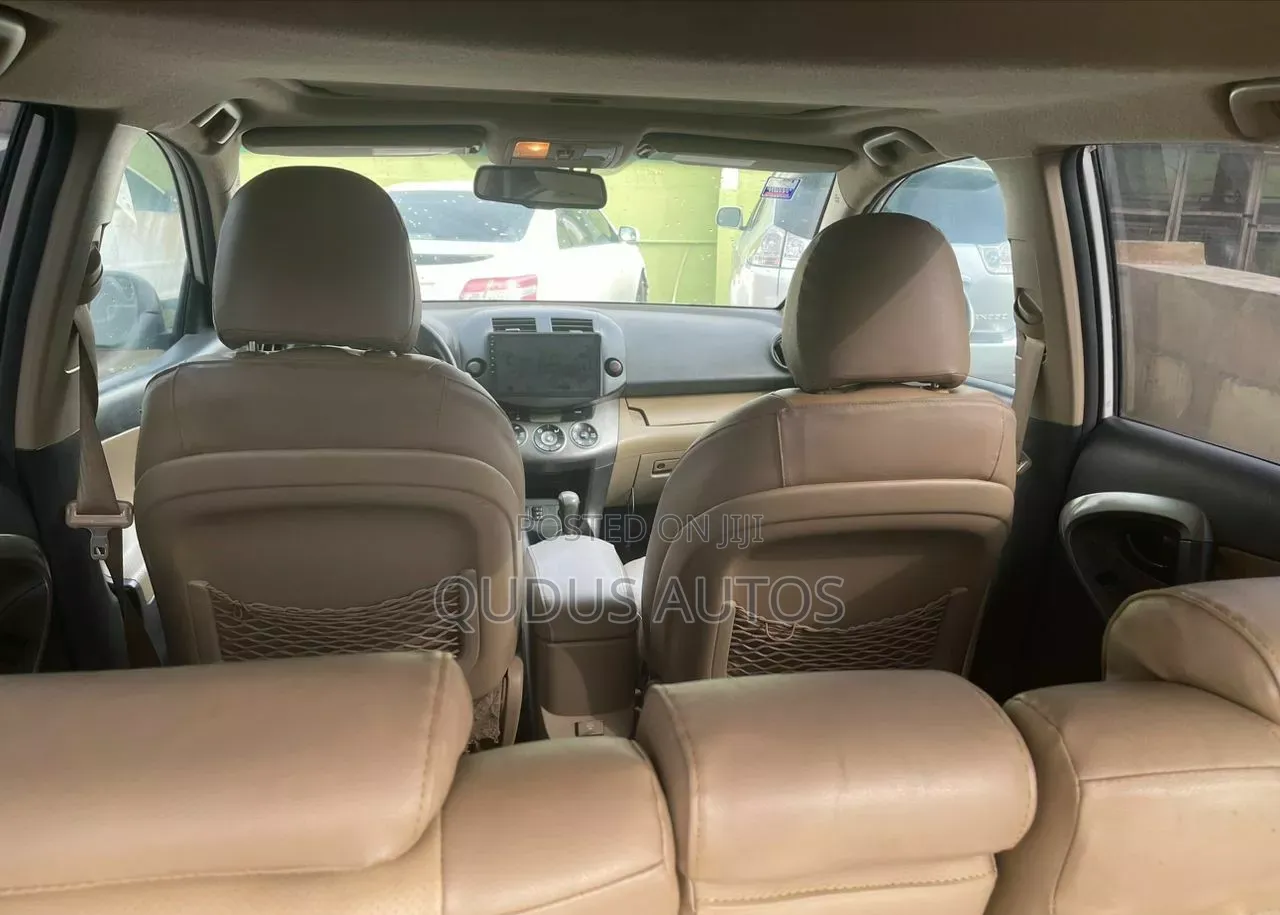 Toyota RAV4 2010 White