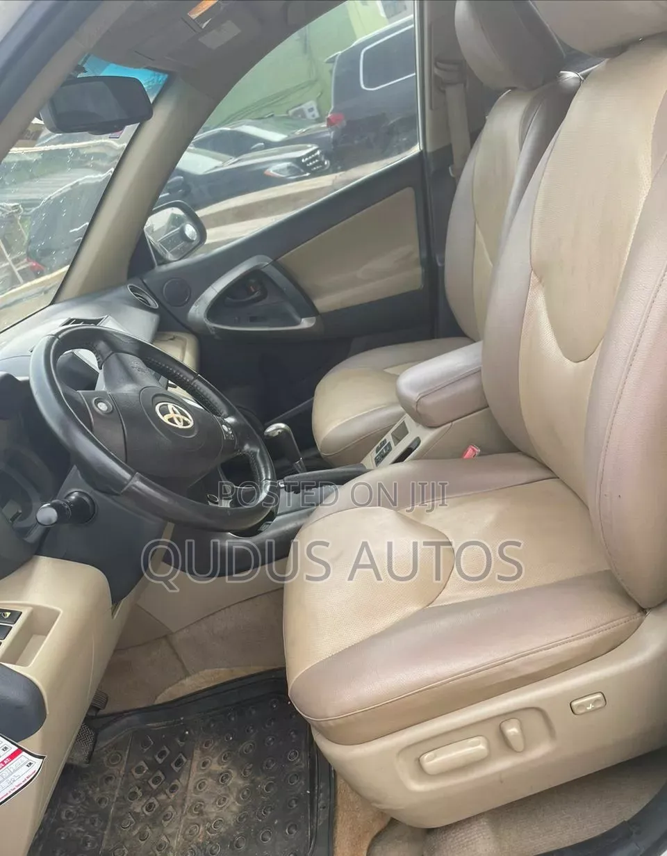 Toyota RAV4 2010 White