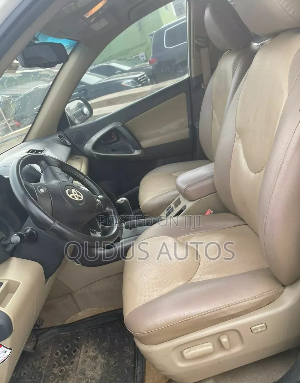 Toyota RAV4 2010 White