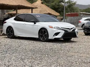 Toyota Camry XSE FWD (2.5L 4cyl 8AM) 2018 White