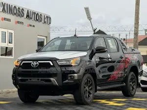 New Toyota Hilux 2025 Black