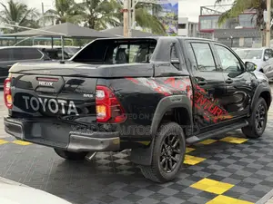 New Toyota Hilux 2025 Black