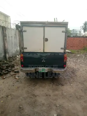 Mitsubishi L200 2000 Green