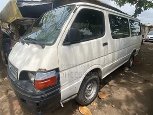 Toyota HiAce 1998 White