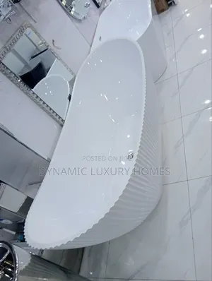 Elegant Luxury White Bathtub
