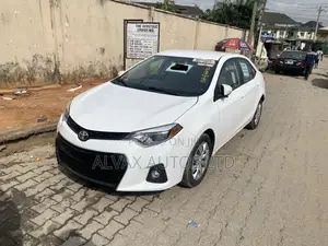 Toyota Corolla LE 4dr Sedan (1.8L 4cyl CVT) 2016 White