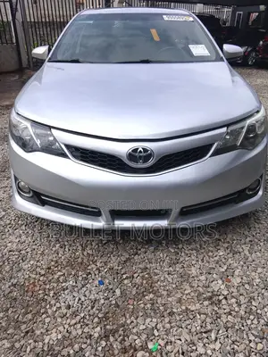 Toyota Camry SE 4dr Sedan (2.5L 4cyl 6A) 2013 Silver