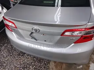 Toyota Camry SE 4dr Sedan (2.5L 4cyl 6A) 2013 Silver