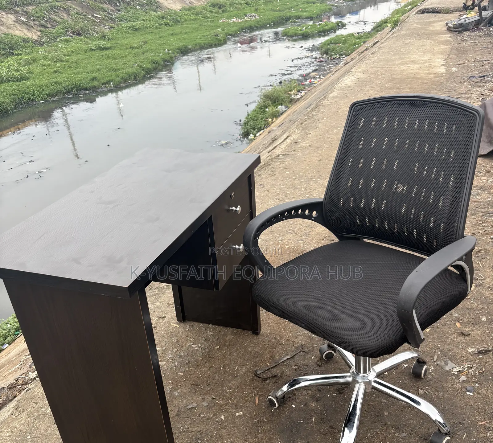 3 Feet Office Table and Chair