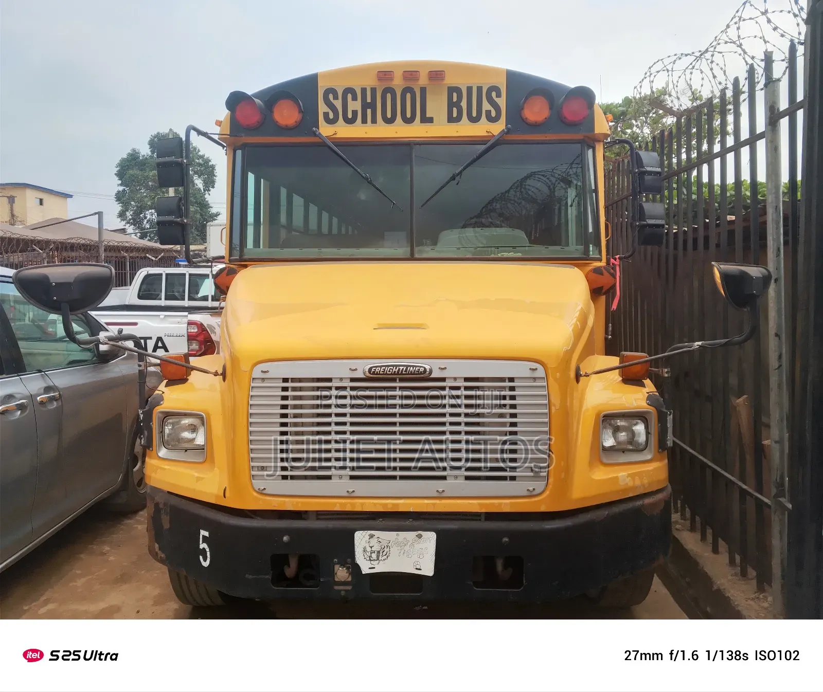 Freightliner Champion 2002 Yellow