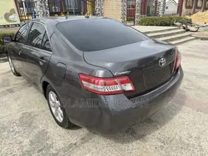 Toyota Camry LE 4dr Sedan (2.5L 4cyl 6A) 2011 Gray
