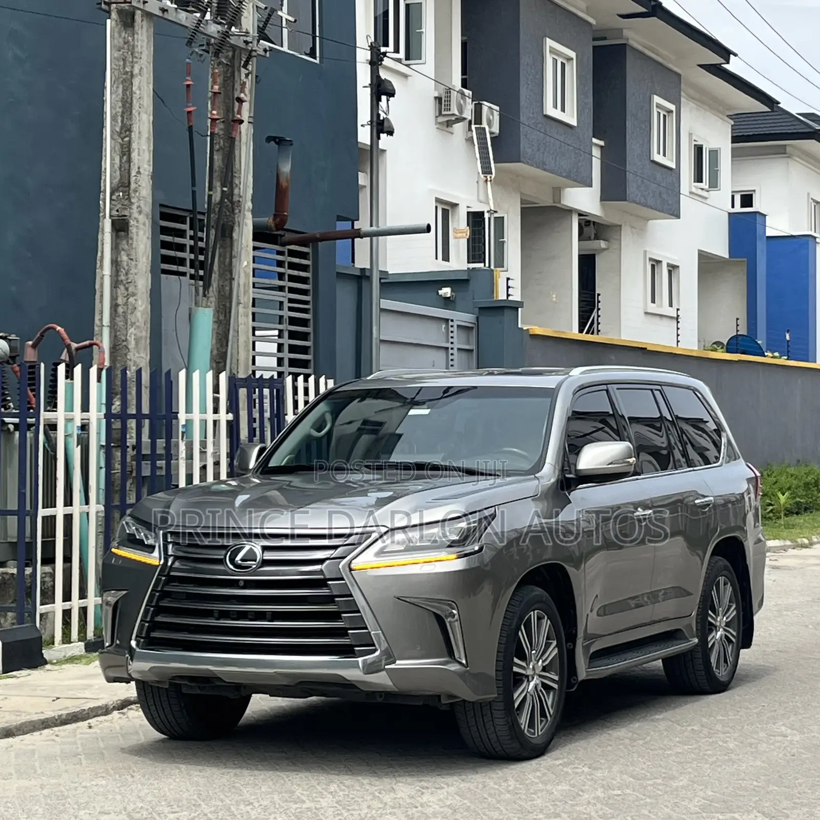 Lexus LX 570 AWD 2017 Silver
