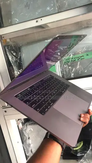 Laptop Apple MacBook Pro 2017 16GB Intel Core i7 SSD 256GB