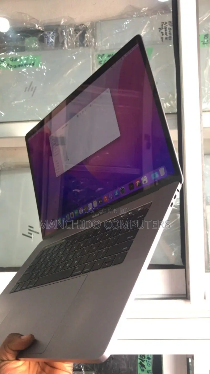 Laptop Apple MacBook Pro 2017 16GB Intel Core i7 SSD 256GB
