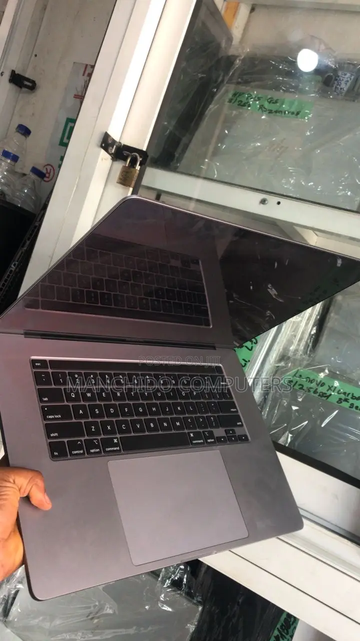 Laptop Apple MacBook Pro 2019 32GB Intel Core i7 SSD 512GB