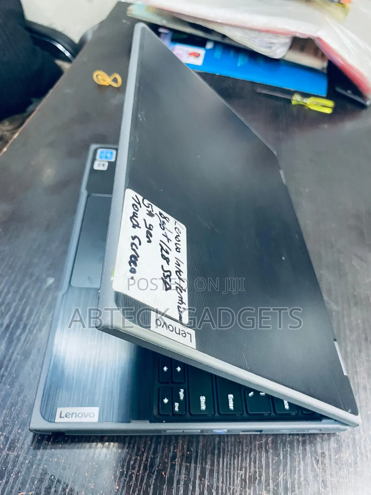 Laptop Lenovo 300e 8GB Intel Pentium SSD 128GB