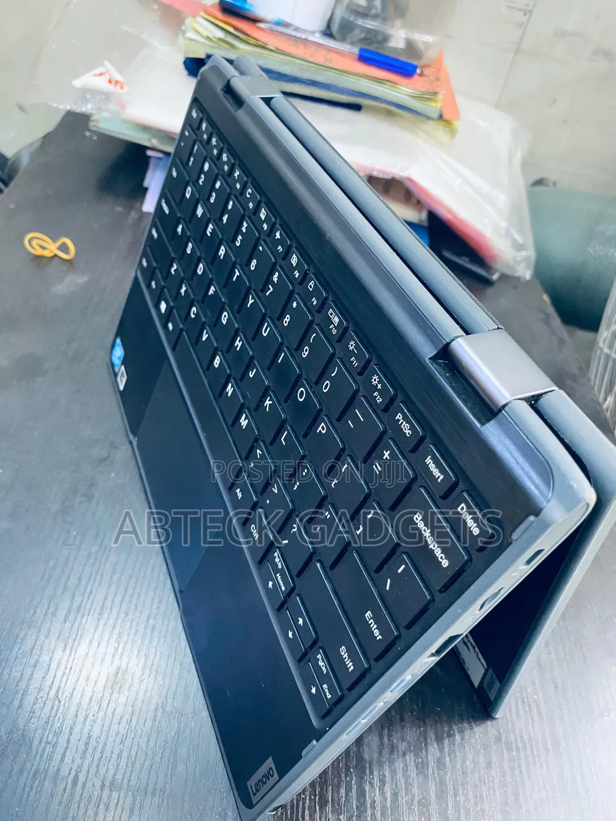 Laptop Lenovo 300e 8GB Intel Pentium SSD 128GB