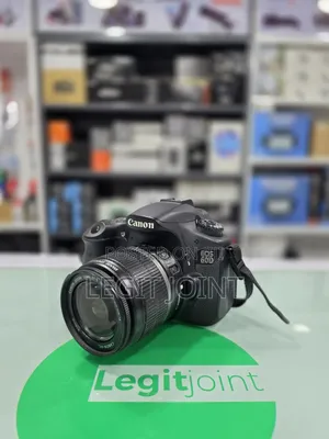 Canon Eos 60d + Ef-s 18-55mm F3.5-5.6