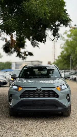 Toyota RAV4 XLE 2021 Beige