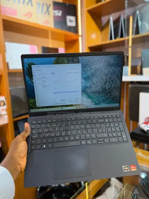New Laptop Dell Vostro 3520 16GB AMD SSD 512GB