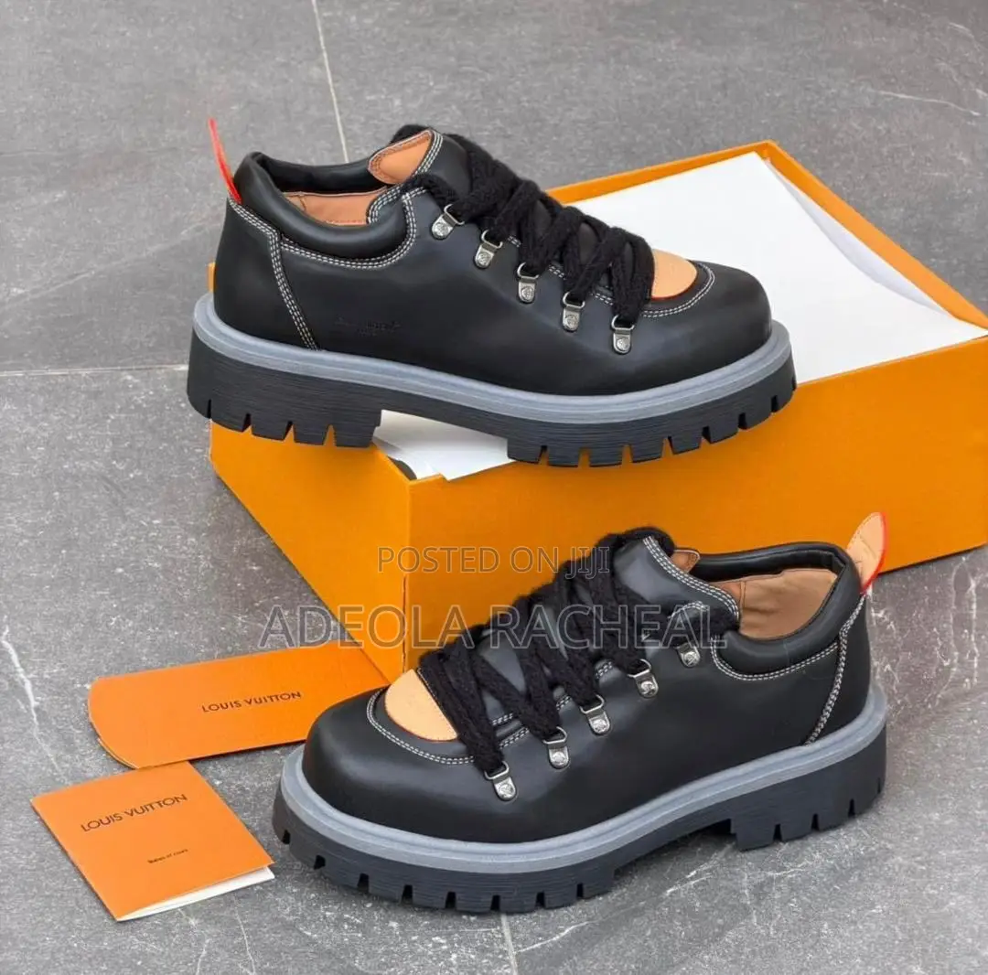 Unixex Snickers and Shoe