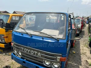 Blue Toyota Dyna 200