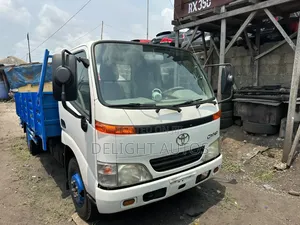 White Toyota Dyna 200