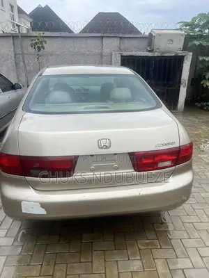 Honda Accord 2005 Gold