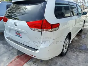 Toyota Sienna LE 7 Passenger Mobility 2011 White