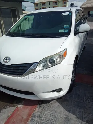 Toyota Sienna LE 7 Passenger Mobility 2011 White