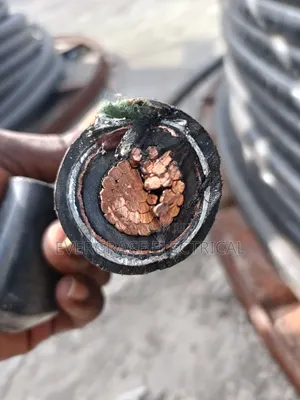 1c × 240mm2 11kv Cu/Xlpe/Awa/PVC Power Cable