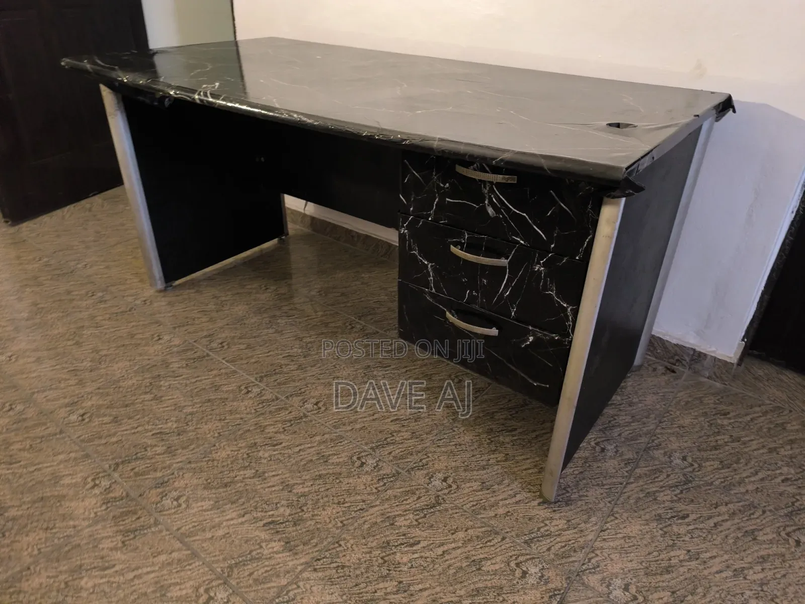 Executive Office Table – Strong Durable (4.1ft)