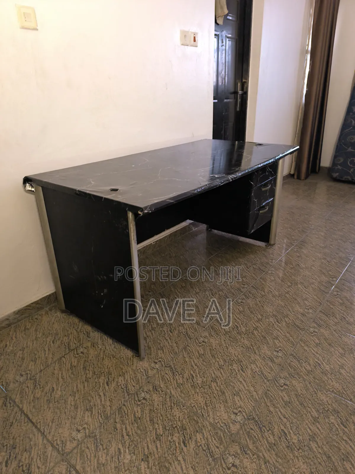 Executive Office Table – Strong Durable (4.1ft)