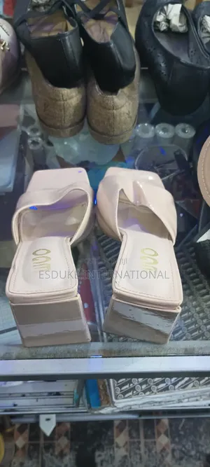 Ladies Shoe