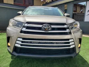 Toyota Highlander Limited 4dr SUV AWD (3.5L 6cyl 6A) 2015 Gold