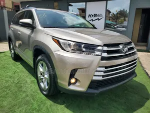 Toyota Highlander Limited 4dr SUV AWD (3.5L 6cyl 6A) 2015 Gold