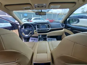 Toyota Highlander Limited 4dr SUV AWD (3.5L 6cyl 6A) 2015 Gold