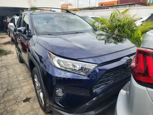 Toyota RAV4 XLE Premium AWD 2020 Blue
