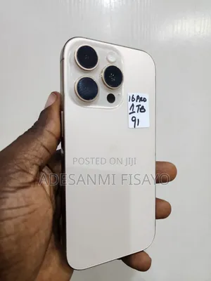 Apple iPhone 16 Pro 1 TB Gold