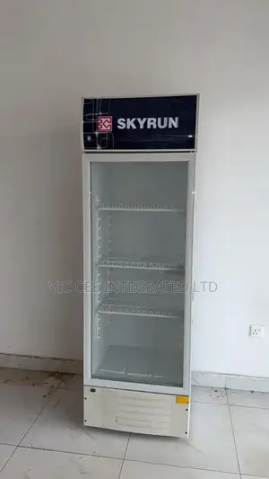 Skyrun Show Case 318litres