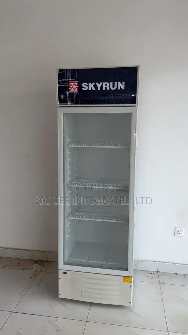 Skyrun Show Case 318litres