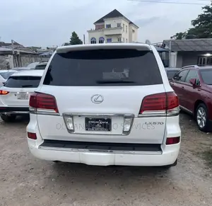 Lexus LX 570 AWD 2013 White