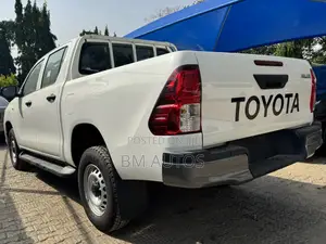 New Toyota Hilux 2025 White