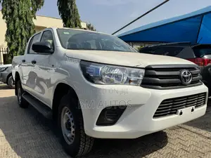 New Toyota Hilux 2025 White