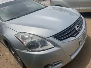 Nissan Altima 2011 Silver
