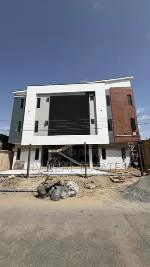 2bdrm Apartment in Surulere for sale